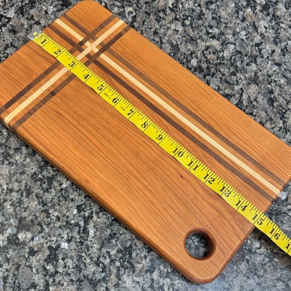 Wooden Cutting Board with Striped Design NEW - Picture 9 of 10